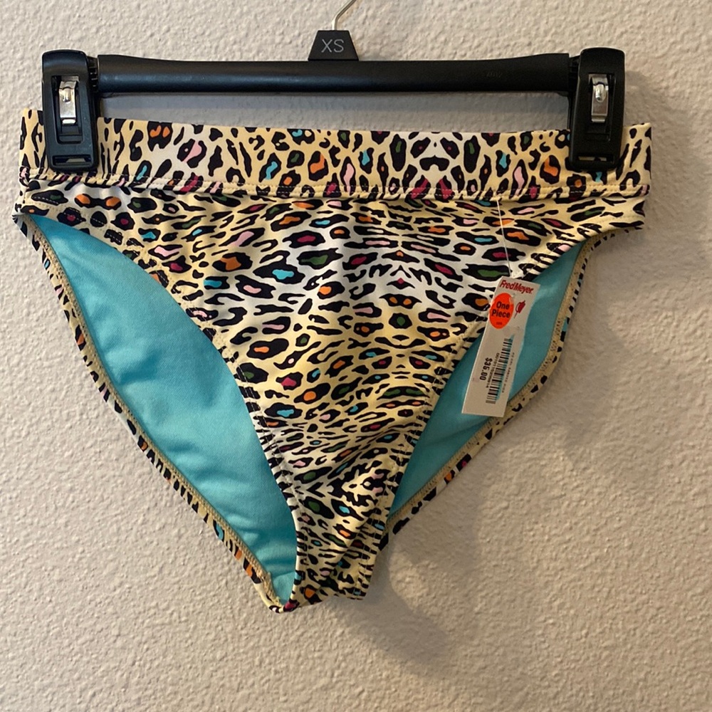 NWT Cyn & Luca animal print swim suit bottoms size small